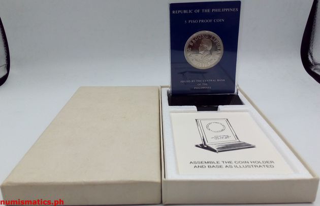 1975 FM 5 Piso Proof Ang Bagong Lipunan Series Coin Box and Stand