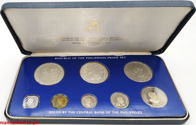 1976 (8) Proof Coin Set Box Open