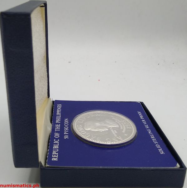 1975 50 Piso Pangulong Ferdinand E. Marcos Proof Box Type Commemorative Coin Box Side 2