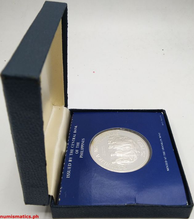 1980 25 Piso Ikasangdaang Taong Kaarawan General Douglas MacArthur Proof Box Side 1 Commemorative Coin