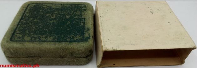 1987 200 Piso World Wildlife Fund Commemorative Coin Box CLosed