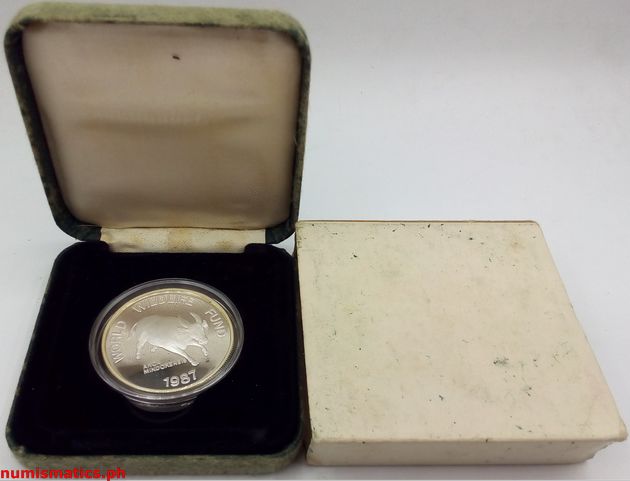 1987 200 Piso World Wildlife Fund Commemorative Coin Box Open